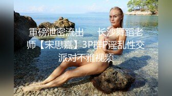  破解居家摄像头有点变态的光头大叔先玩老婆的屁眼再啪啪