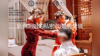  丝袜女仆情趣装颜值不错很嫩小少妇激情3P，伺候两个小哥哥主动上位抽插嘴里还叼着大鸡巴