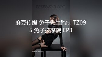 素颜小妹露脸在狼友的调教下慢慢脱光衣服展示，全程露脸互动撩骚，上哥厕所的功夫把手指抠进骚逼精彩又刺激