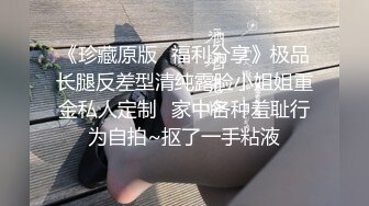 隆隆声的周末，骚逼女友单位放假，又过来找我啪啪，进门就把我摁下捉主我鸡巴不放，在那里吃得我快受不了，等等看我怎么爆操收拾她！